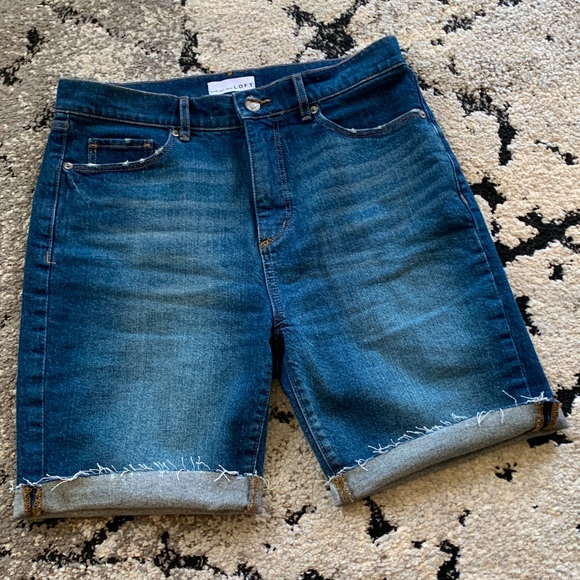 High Rise Fresh Cut Hem Boyfriend Shorts - size 6 (28), Loft - Picture 1 of 3